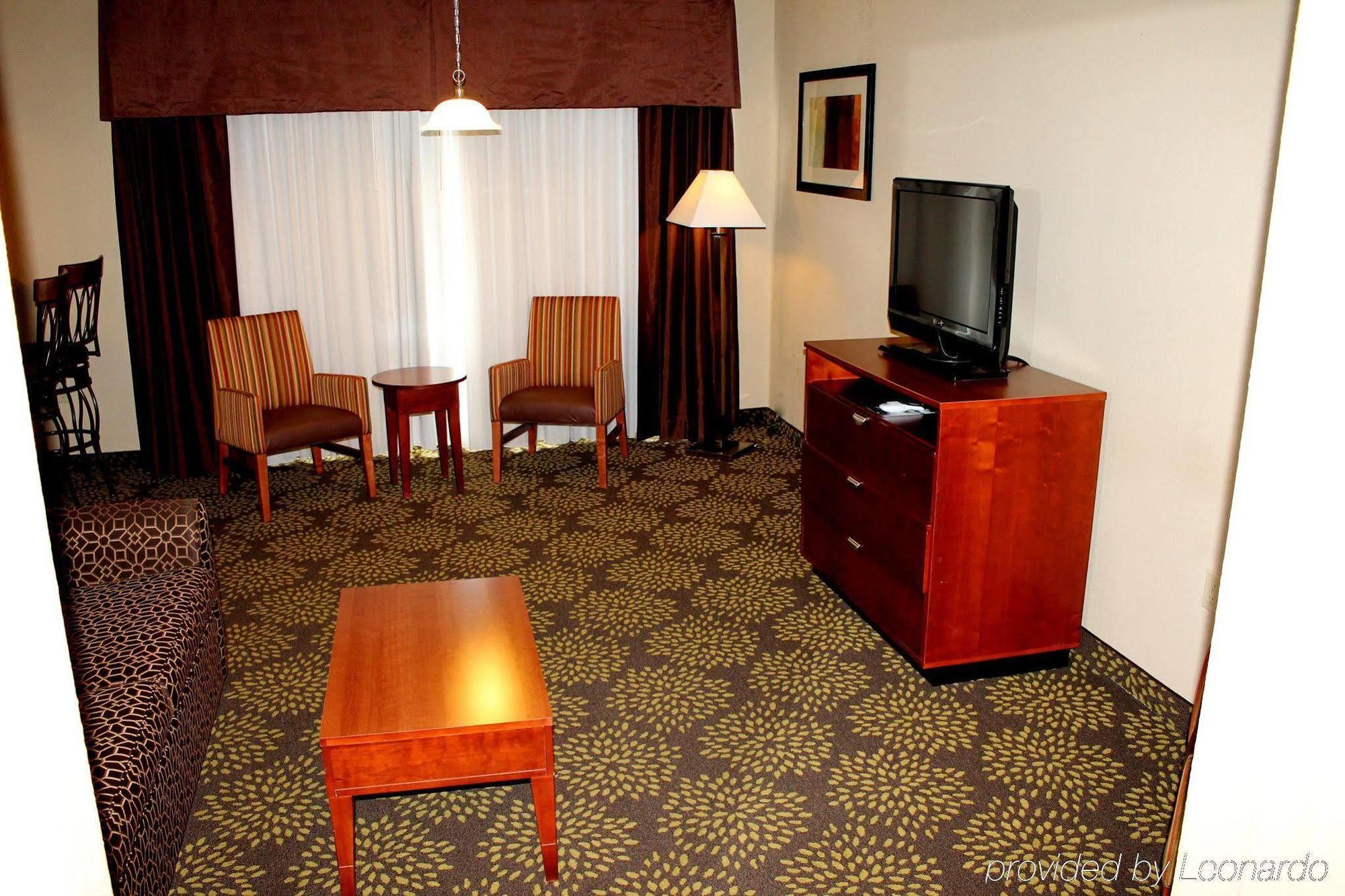 Holiday Inn Express Hotel & Suites Starkville, An Ihg Hotel Exterior photo